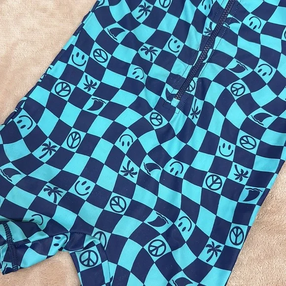 Smiley RashGaurd - Picture 4 of 4